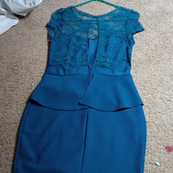 Im selling a blue dress and its size Large - Picture 2 of 2